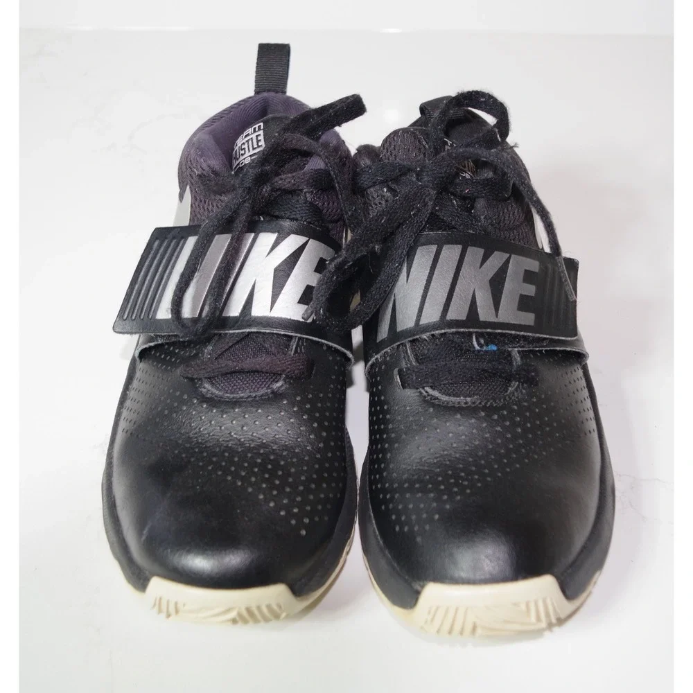 Nike Team Hustle D 8 Black Silver Kids Basketball Shoes Size 5.5Y